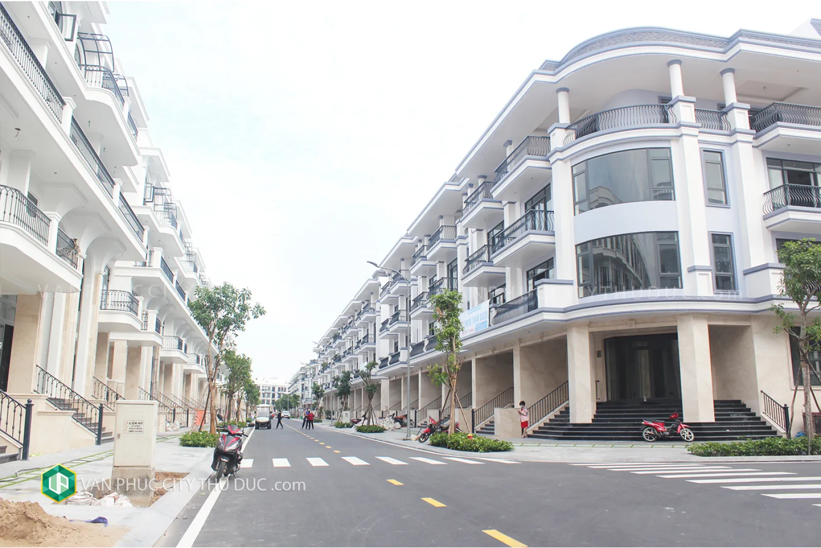 Kẹt tiền bán nhà thô hoàn thiện mặt ngoài hướng Tây Nam 7x20m, nhà thô mới xây ngay khu sầm uất giá 27,5 tỷ