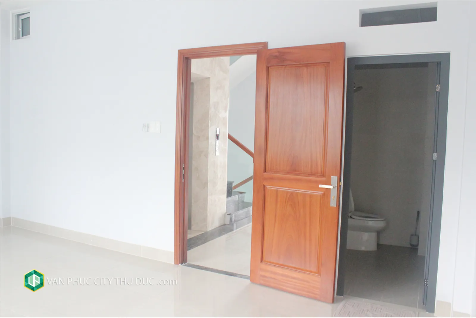 Nhà làm văn phòng trệt + 2 lầu 6x20m, mặt tiền đường 25m, full nội thất view hồ bơi giá 36 triệu