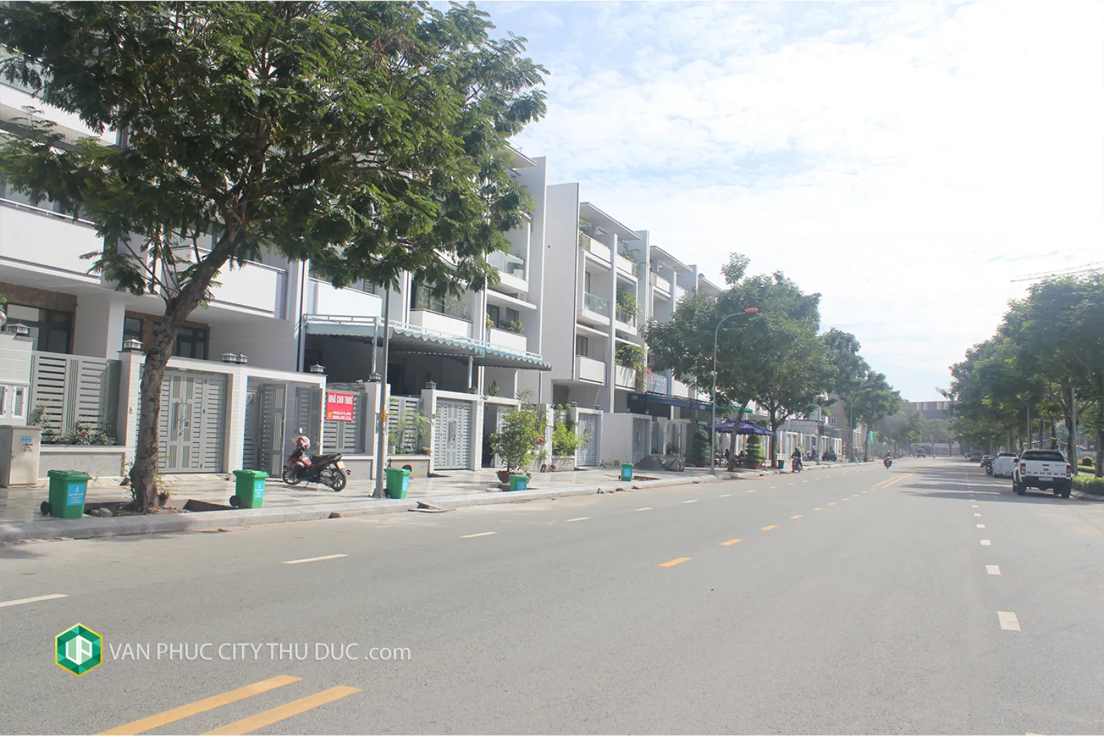 Nhà làm văn phòng trệt + 2 lầu 6x20m, mặt tiền đường 25m, full nội thất view hồ bơi giá 36 triệu