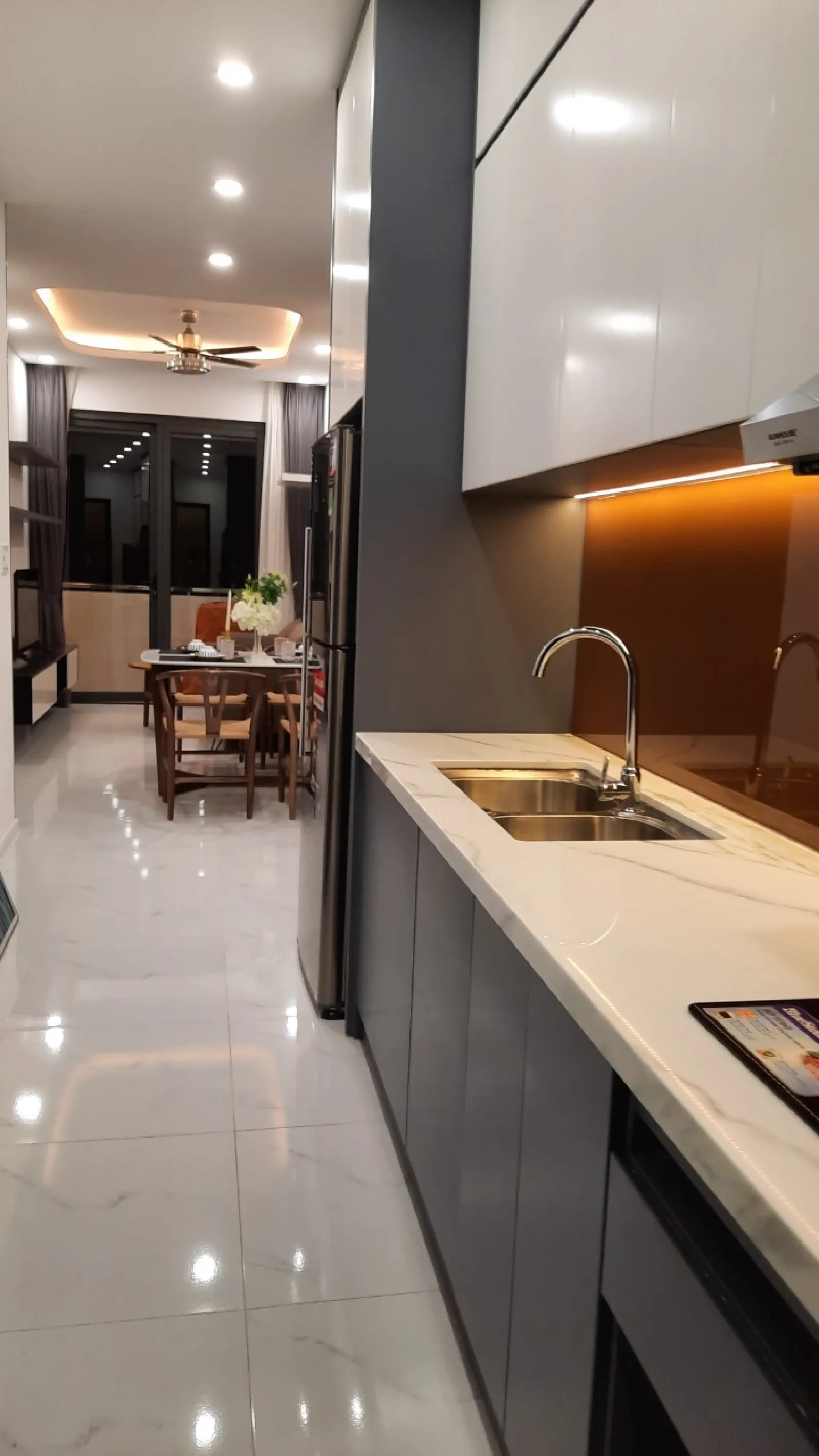 Tôi cho thuê căn hộ 2PN, Vạn Phúc City nội thất Cao Cấp cạnh bệnh viện Quốc Tế giá chỉ 12 triệu