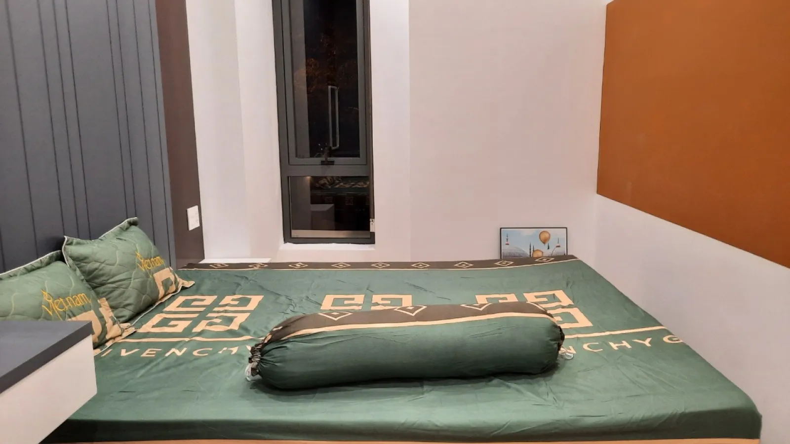 Tôi cho thuê căn hộ 2PN, Vạn Phúc City nội thất Cao Cấp cạnh bệnh viện Quốc Tế giá chỉ 12 triệu