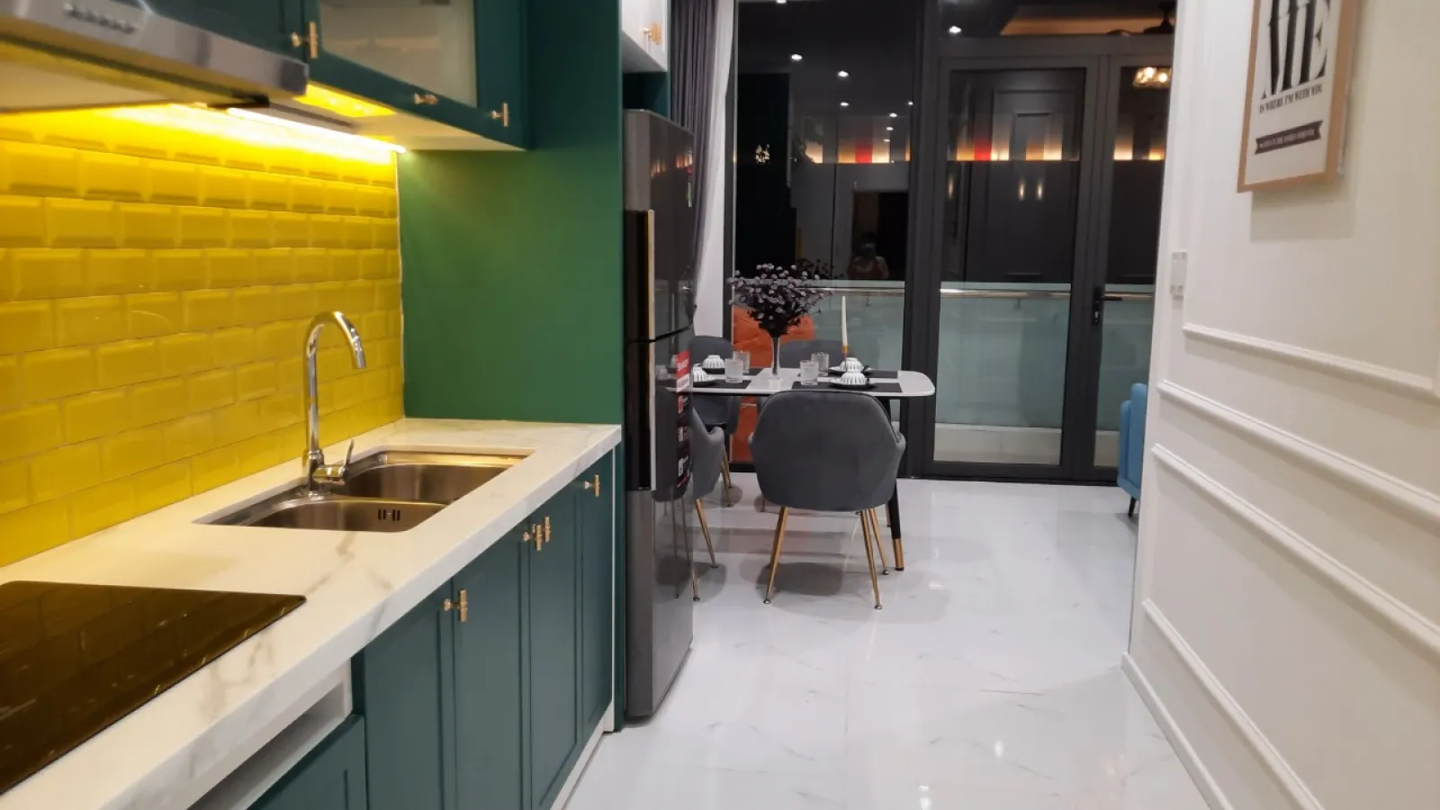 Tôi cho thuê căn hộ 2PN, Vạn Phúc City nội thất Cao Cấp cạnh bệnh viện Quốc Tế giá chỉ 12 triệu