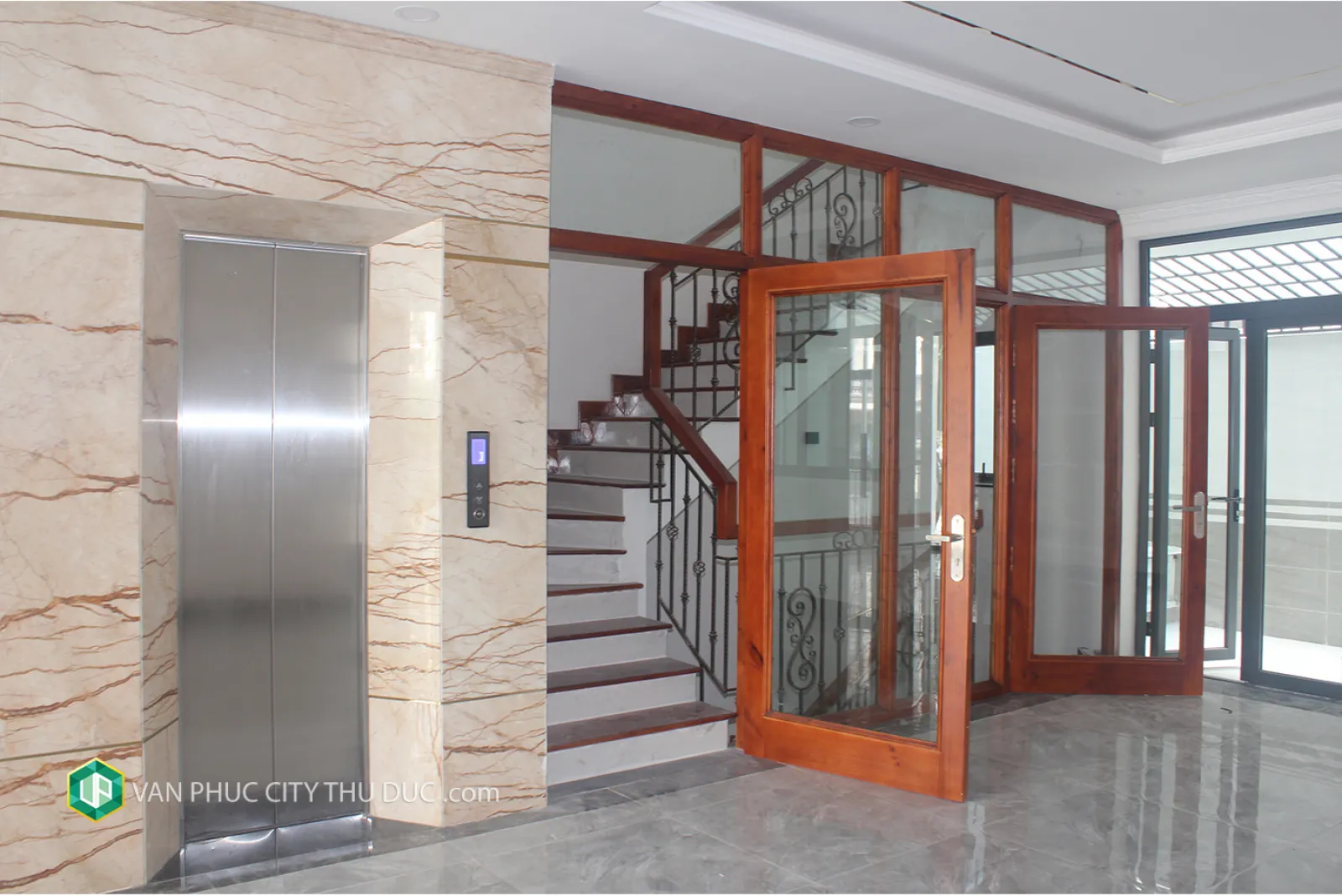 Cần cho thuê nhà hoàn thiện cơ bản hướng Tây Bắc 7x19m, full nội thất view công viên giá cực rẻ 61 triệu