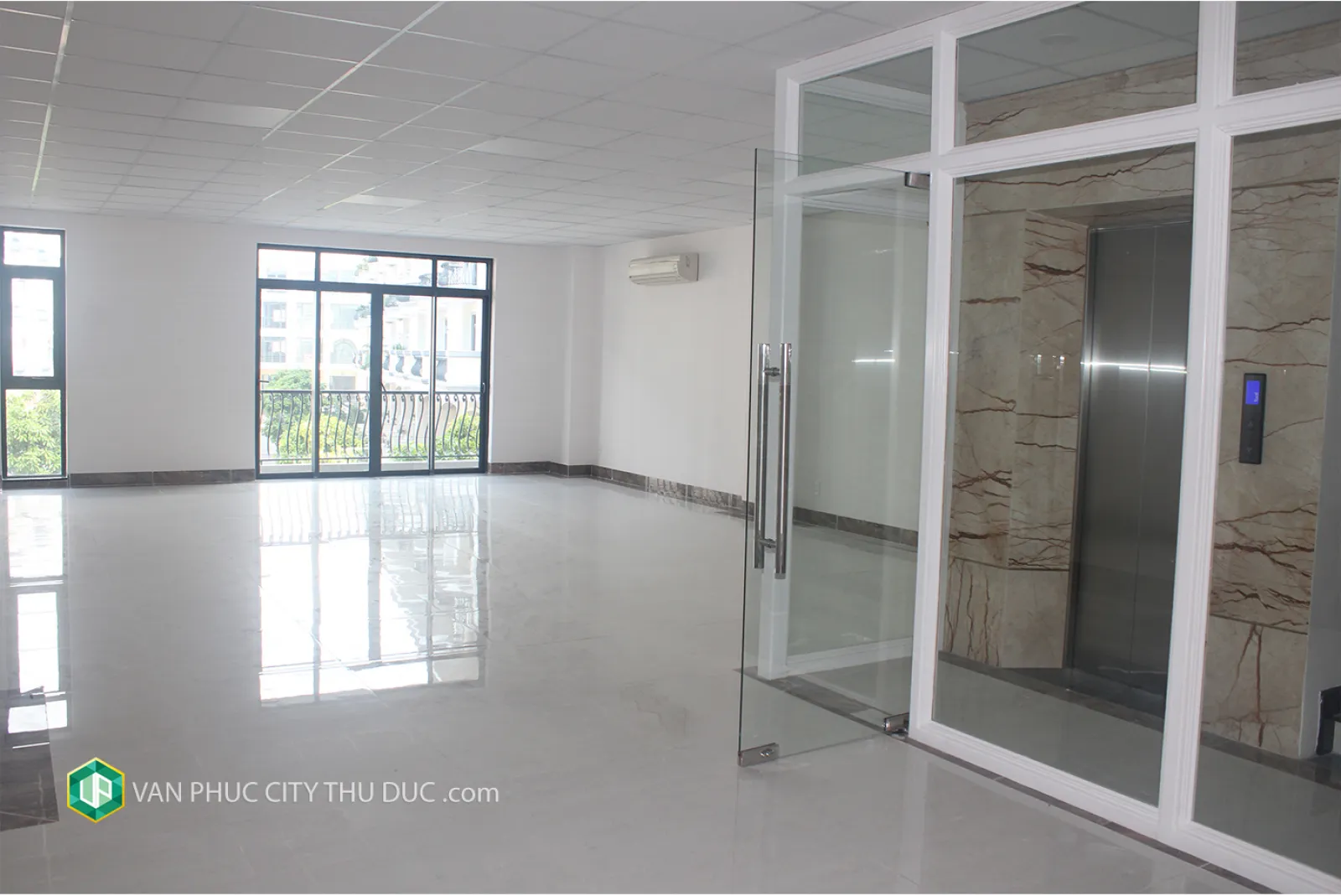 Cần cho thuê nhà hoàn thiện cơ bản hướng Tây Bắc 7x19m, full nội thất view công viên giá cực rẻ 61 triệu