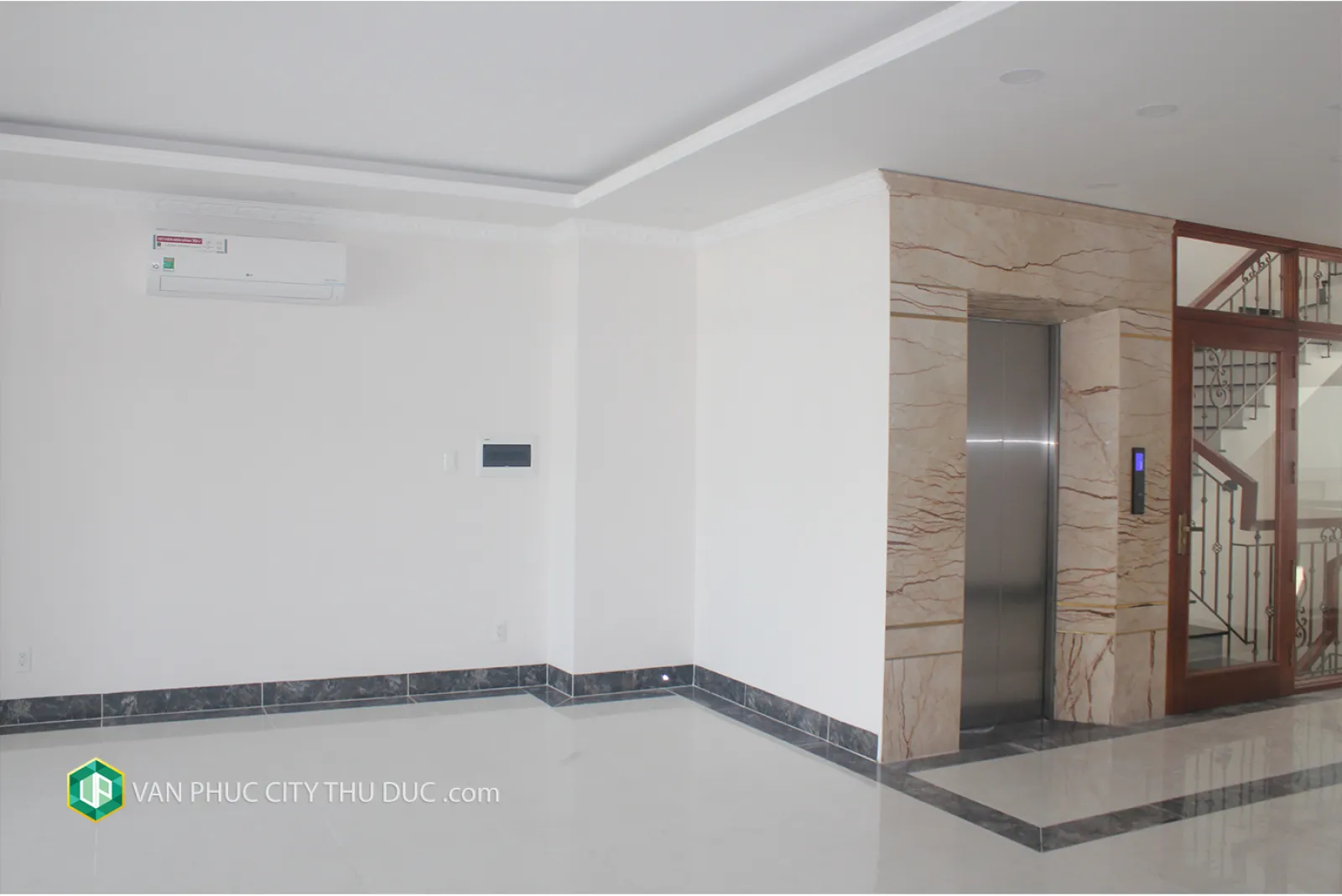 Cần cho thuê nhà hoàn thiện cơ bản hướng Tây Bắc 7x19m, full nội thất view công viên giá cực rẻ 61 triệu