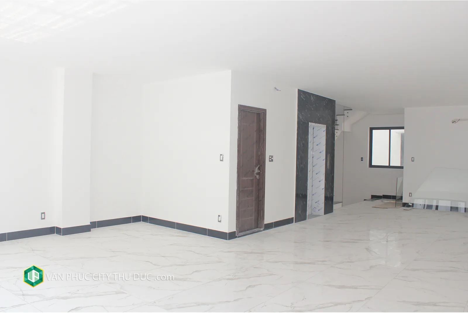 [CĂN HIẾM] Cho thuê nhà hoàn thiện, hẻm xen kẹt hướng Tây Nam 7x19m, full nội thất ngay kênh Sông Trăng giá chỉ 44 triệu