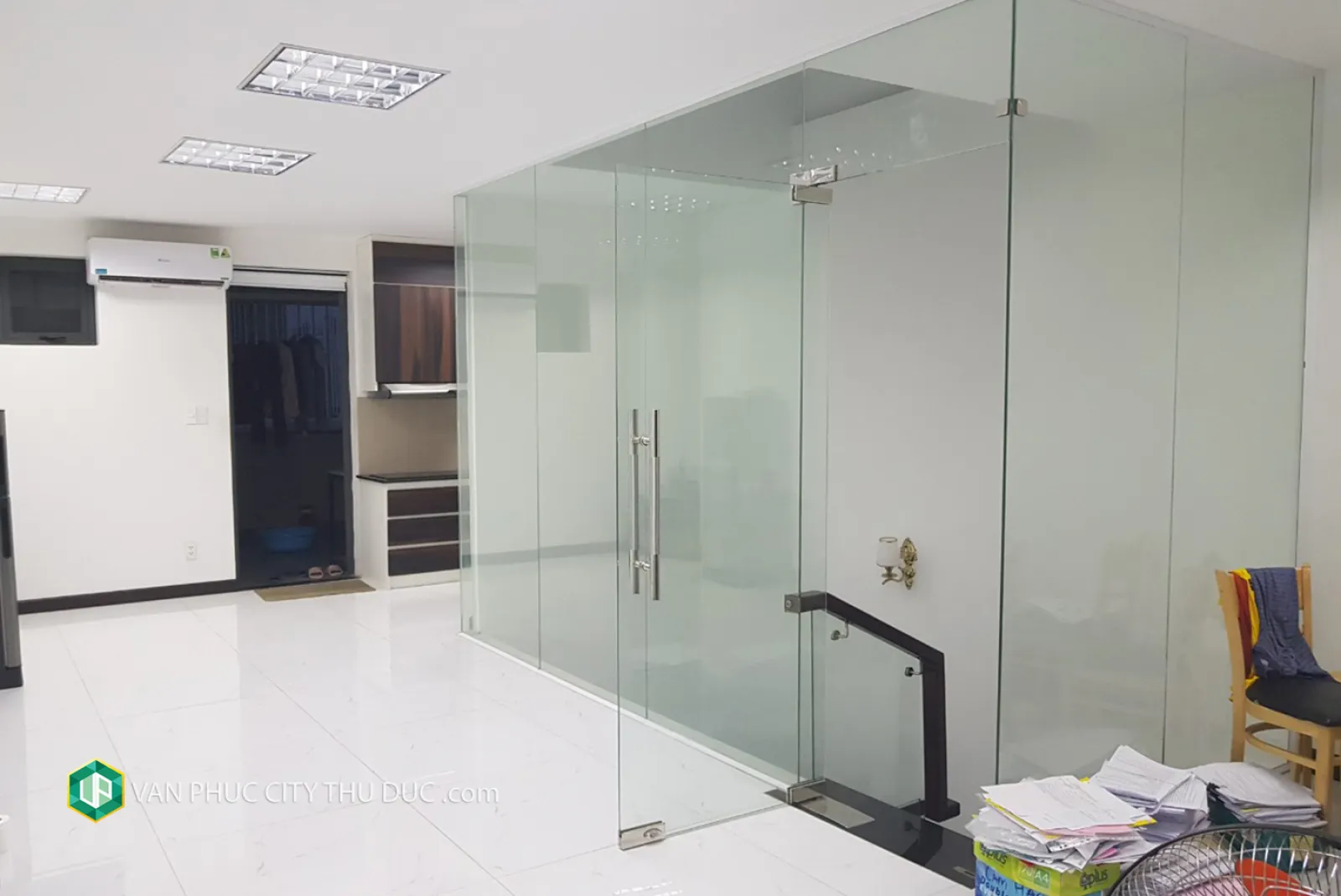 Cho thuê  GẤP nhà KĐT Vạn Phúc hướng Đông Nam 5x21.5m, full nội thất văn phòng giá 36 triệu