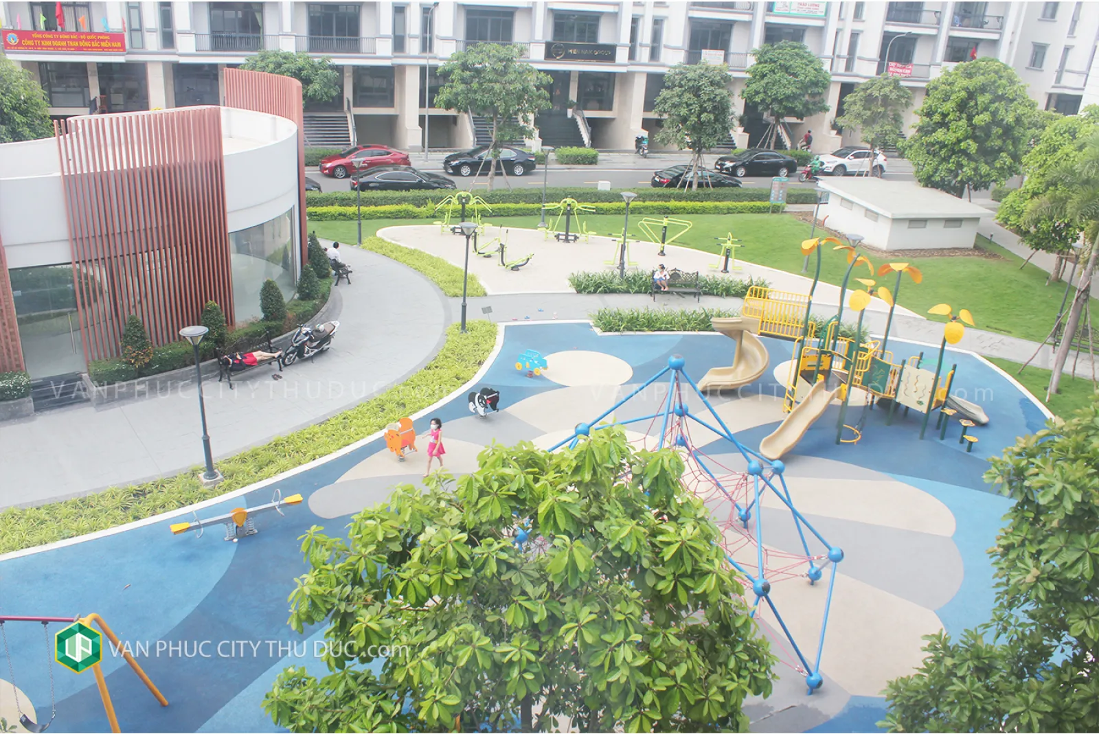 Tôi cho thuê nhà làm văn phòng hướng Đông Bắc 7x20m, nội thất Cao Cấp ngay khu trung tâm thương mại giá 61 triệu