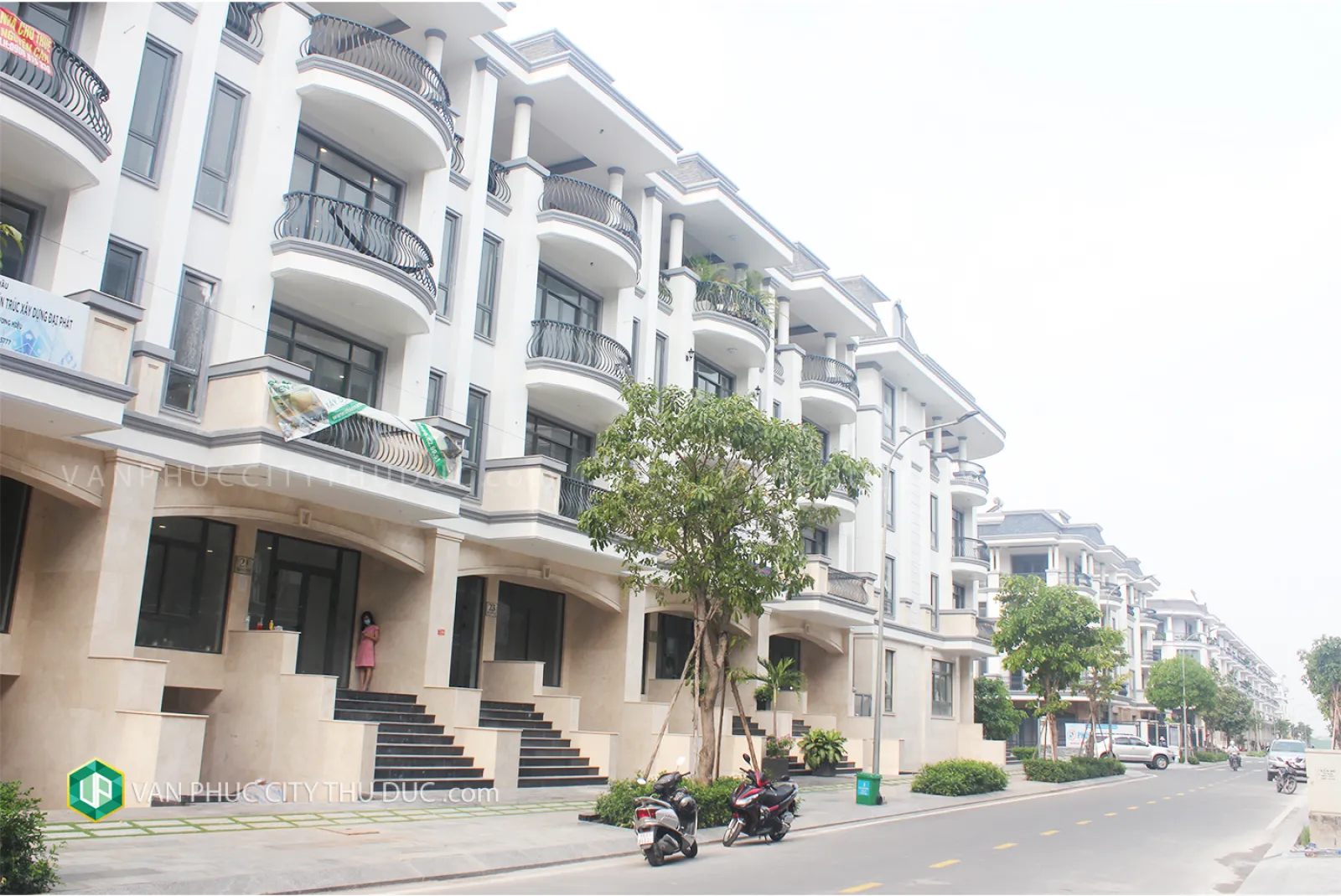 Tôi cho thuê nhà làm văn phòng hướng Đông Bắc 7x20m, nội thất Cao Cấp ngay khu trung tâm thương mại giá 61 triệu