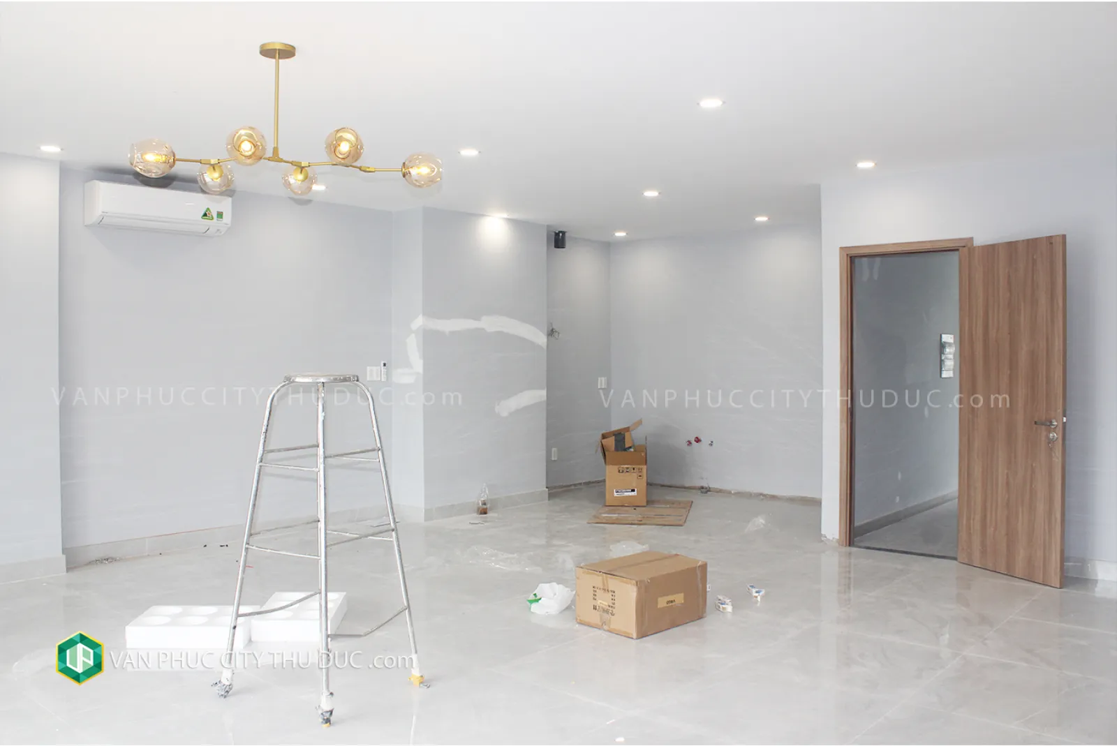 Tôi cho thuê nhà làm văn phòng hướng Đông Bắc 7x20m, nội thất Cao Cấp ngay khu trung tâm thương mại giá 61 triệu