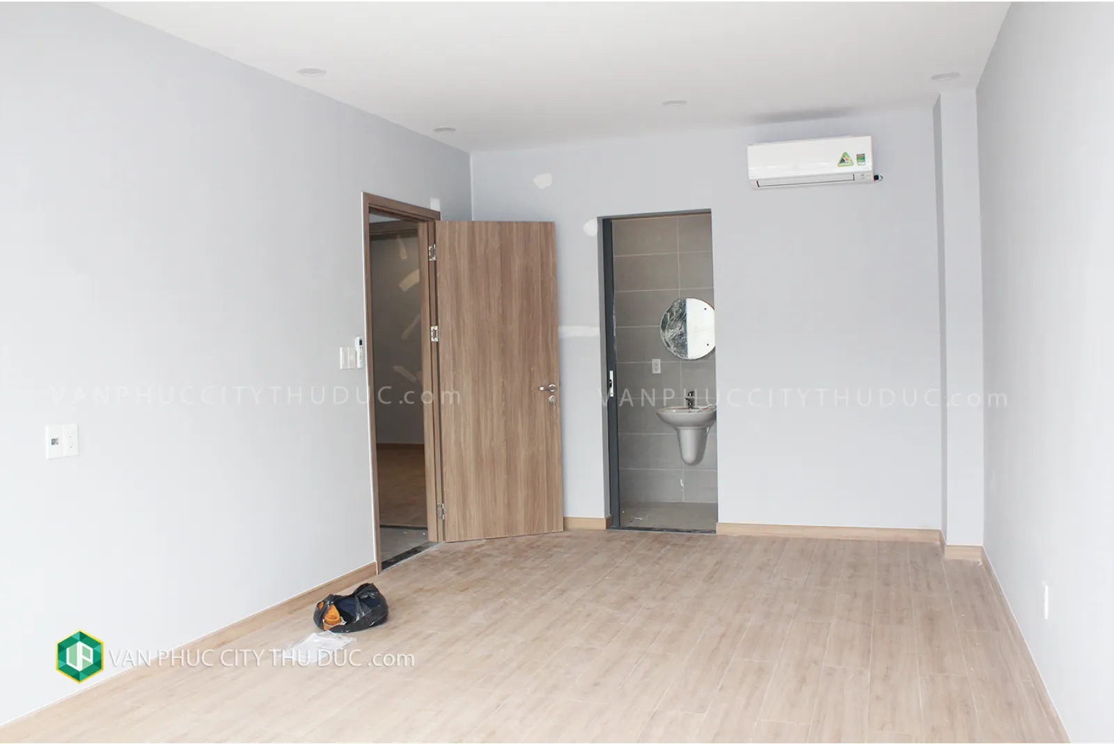 Tôi cho thuê nhà làm văn phòng hướng Đông Bắc 7x20m, nội thất Cao Cấp ngay khu trung tâm thương mại giá 61 triệu