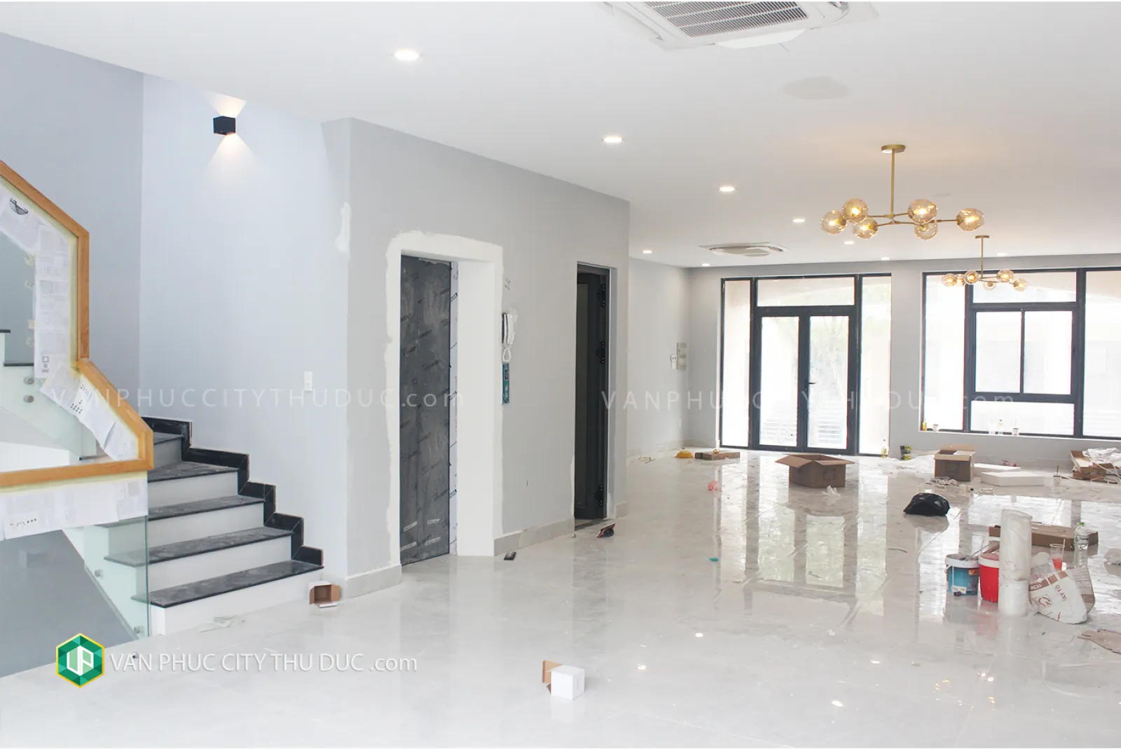 Tôi cho thuê nhà làm văn phòng hướng Đông Bắc 7x20m, nội thất Cao Cấp ngay khu trung tâm thương mại giá 61 triệu