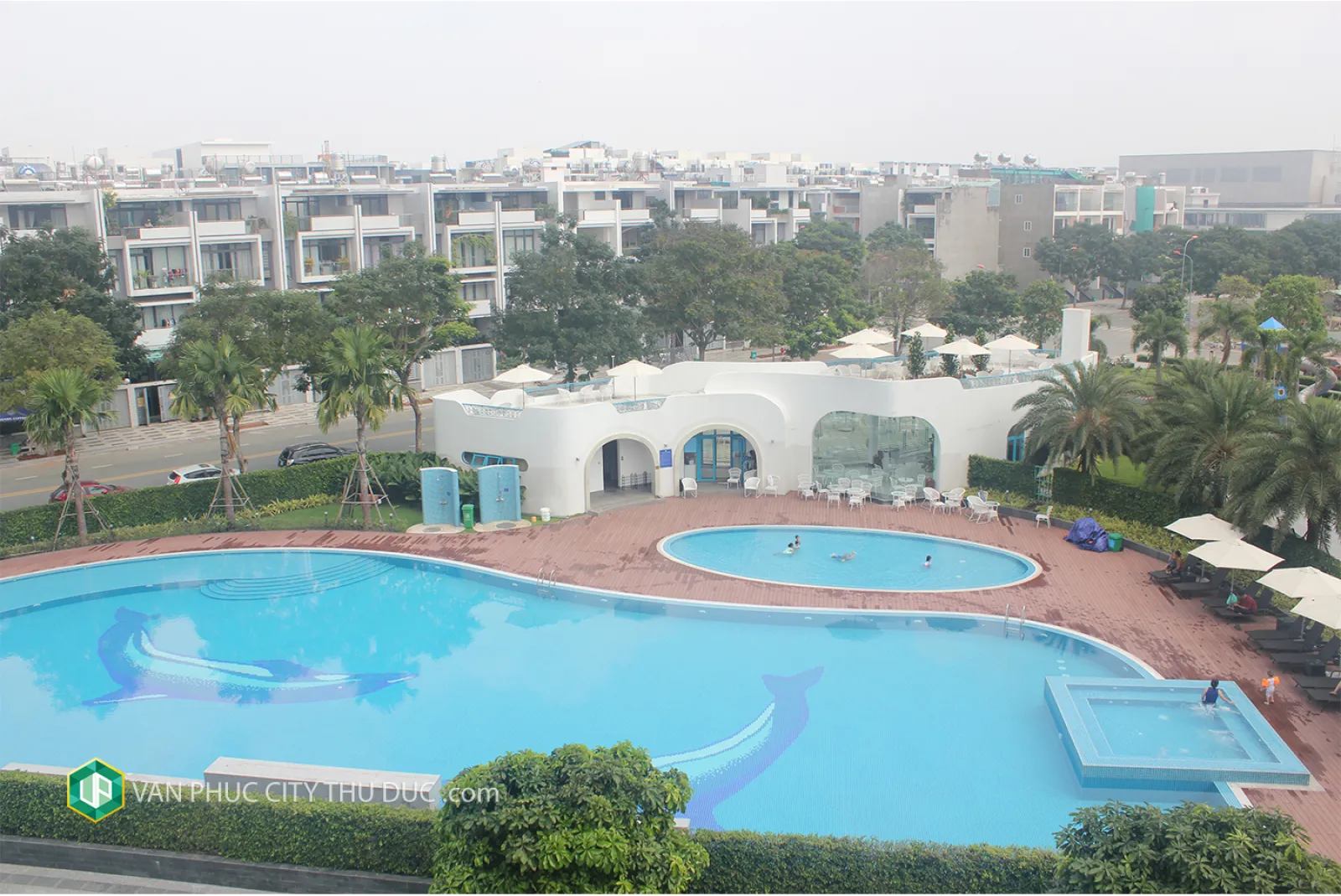 CHO THUÊ GẤP nhà Vạn Phúc City hướng Đông Bắc 5x20.5m, nội thất cơ bản view hồ bơi giá 34 triệu