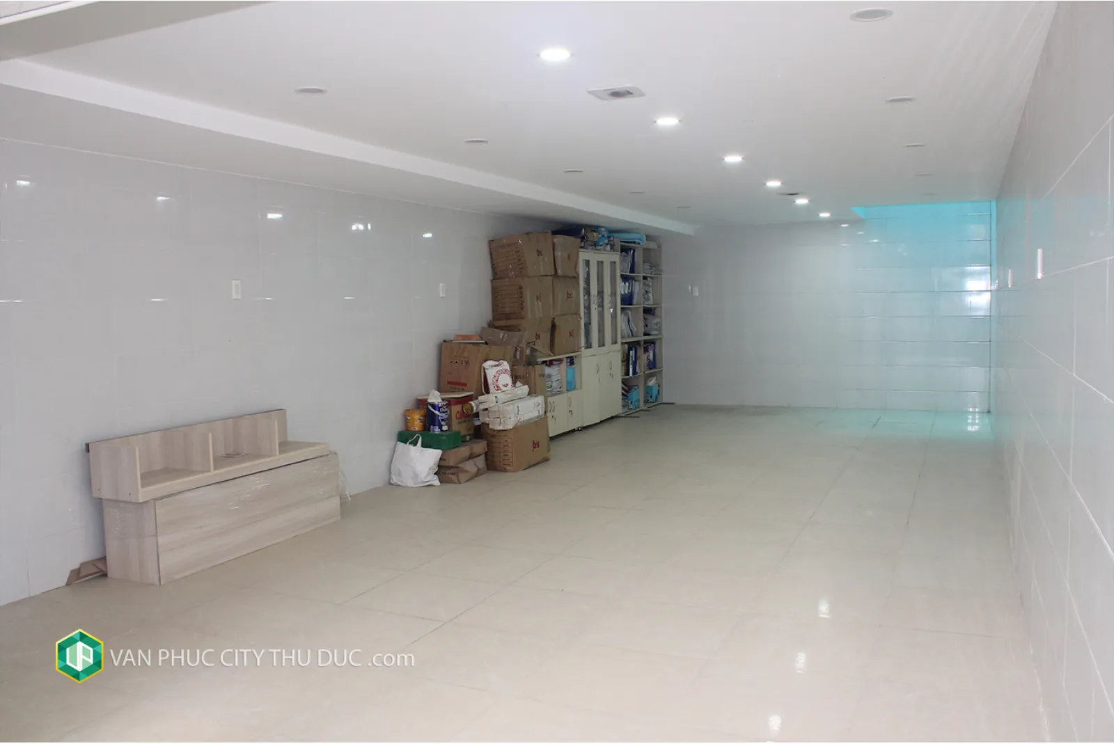 CHO THUÊ GẤP nhà Vạn Phúc City hướng Đông Bắc 5x20.5m, nội thất cơ bản view hồ bơi giá 34 triệu