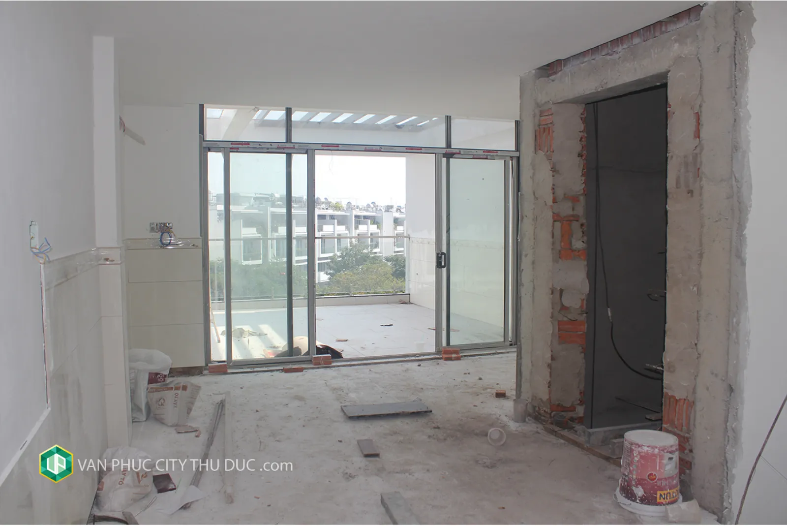 Cho thuê Nhà Vạn Phúc Thủ Đức hướng Đông Bắc, có thang máy, nội thất cơ bản view hồ bơi giá 36 triệu