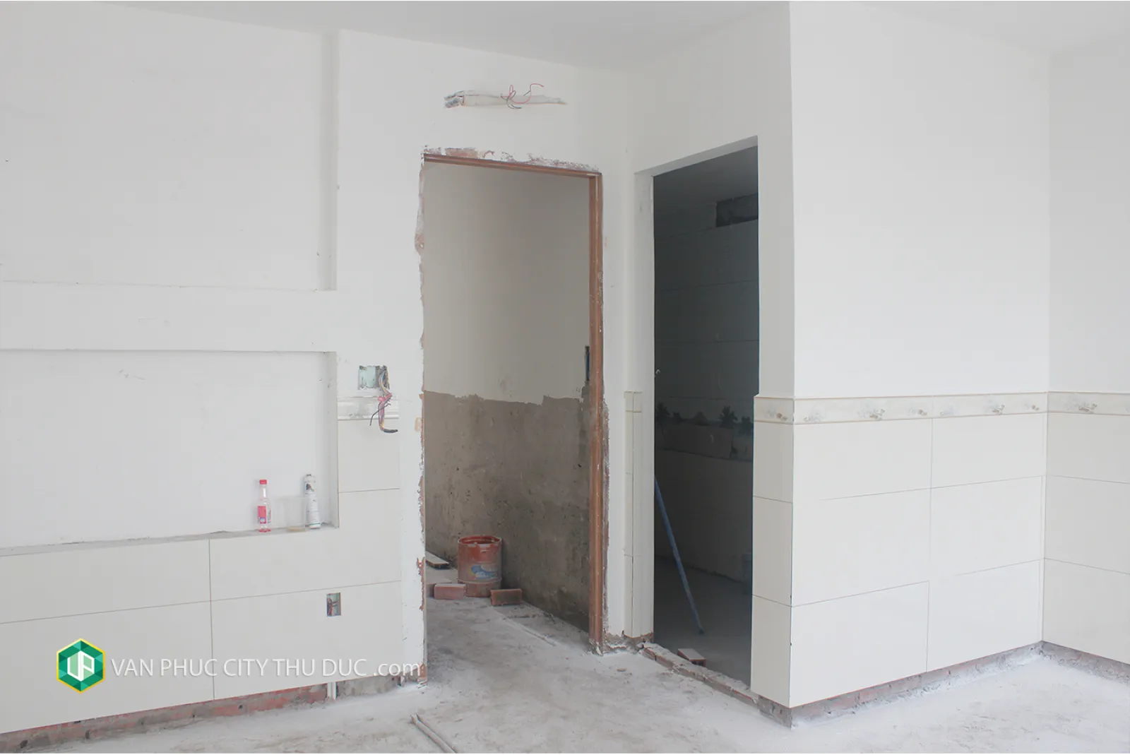 Cho thuê Nhà Vạn Phúc Thủ Đức hướng Đông Bắc, có thang máy, nội thất cơ bản view hồ bơi giá 36 triệu