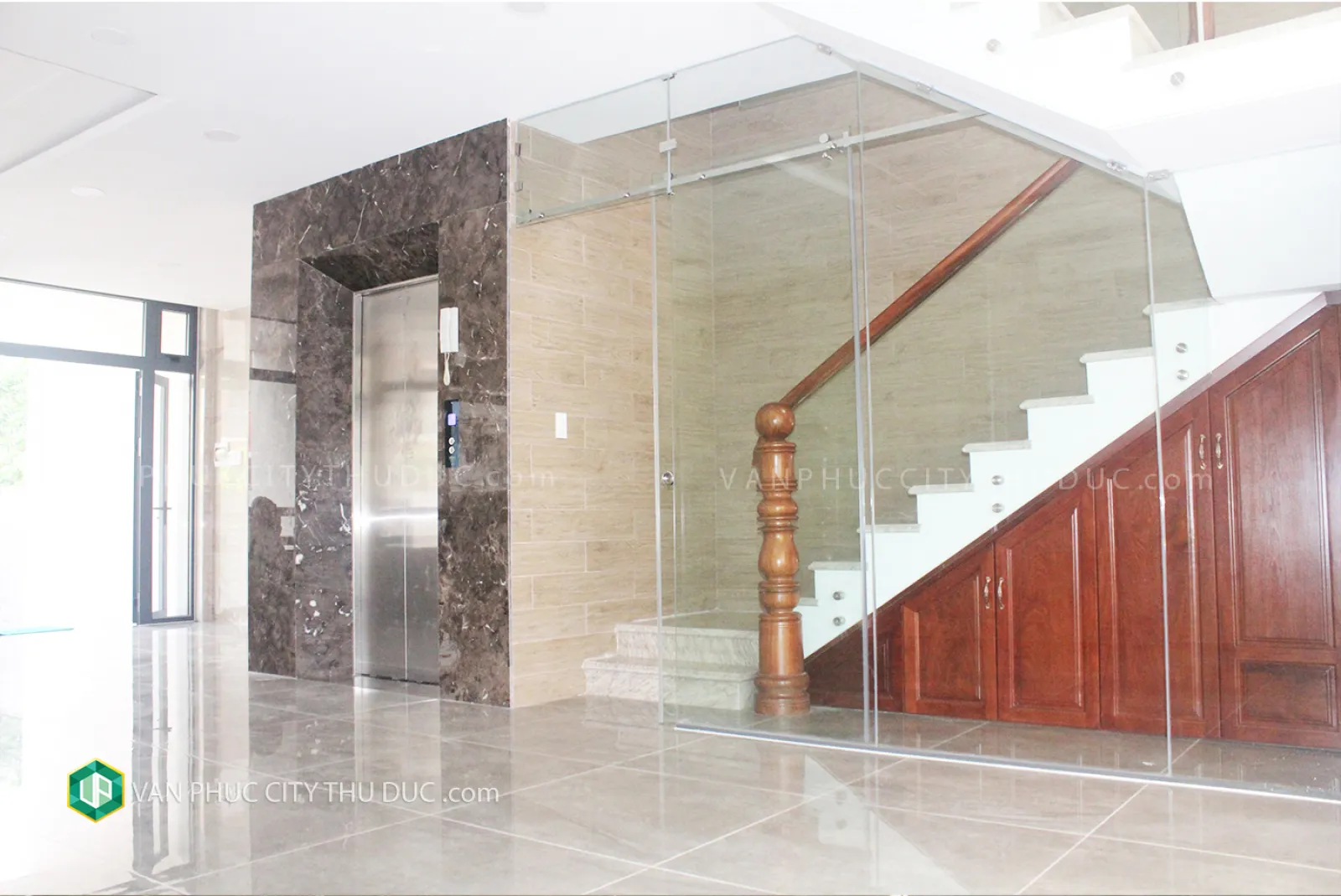 Cho thuê TẦNG TRỆT nhà 6x17m máy lạnh đầy đủ giá rẻ 20 triệu