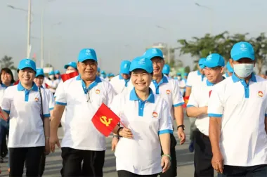 [VẠN PHÚC 24H] 1.500 Vận Động Viên Đi Bộ Đồng Hành, Góp Hơn 3,9 Tỷ...