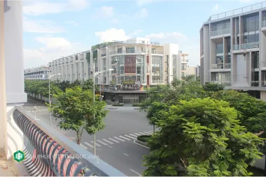 Cho thuê gấp Shophouse Nguyễn Thị Nhung hướng Tây Nam 7x20m, nội thất cơ bản gần ngay khu trung tâm thương mại giá 66 triệu